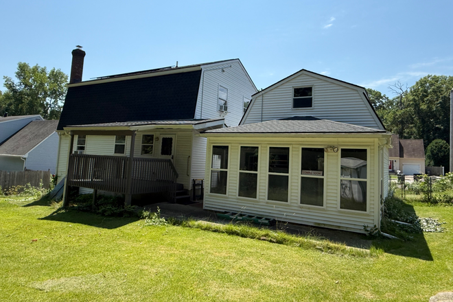 House - Fully Furnished Primary Room for Rent in Solar‑Powered Home