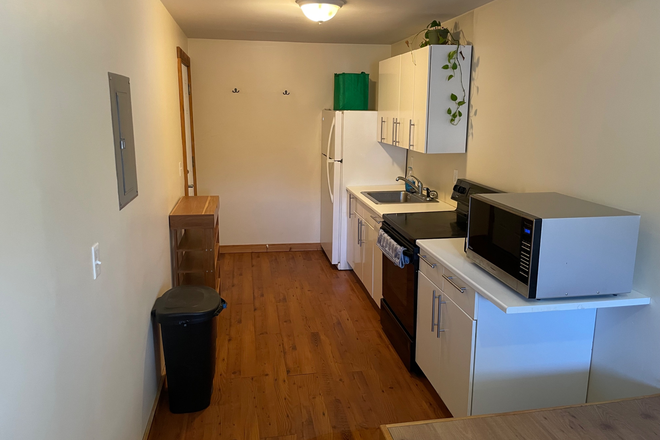 Kitchen - One bedroom sublet close to campus
