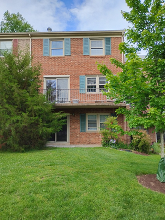 rear ext - $3600  4 br 4bath (3 full baths) TH -All utils inc( elec trash gas cool water mainten)