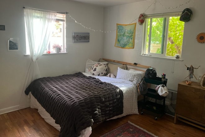 Bedroom - Bedroom Available in an Amazing House on The Hill for full 25-26 school year!