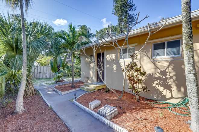 Front - Furnished 2 bed/1 bath in Riverside Park,  Ft. Lauderdale! Triplex