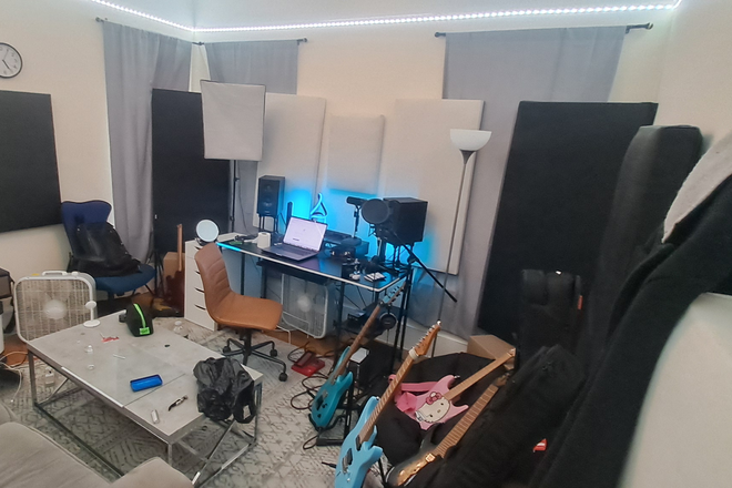 BEDROOM (RECORDING/MIXING   STUDIO) - 1 Bedroom apartment with Living room & Furniture & Music Studio (with gear)