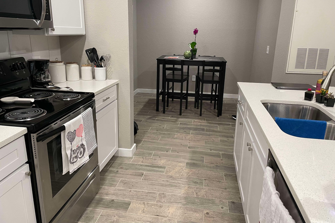 kitchen area - Woodbury row Apartments