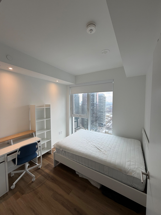 Bedroom - Winter 2026 Sublet – Furnished Room Near U of T (The Ivy)