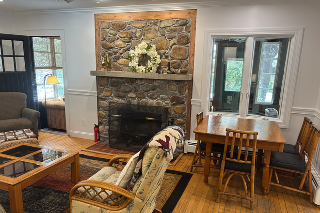 Great room - Cozy four bedroom two full bathrooms cottage in Bonnet Shores House