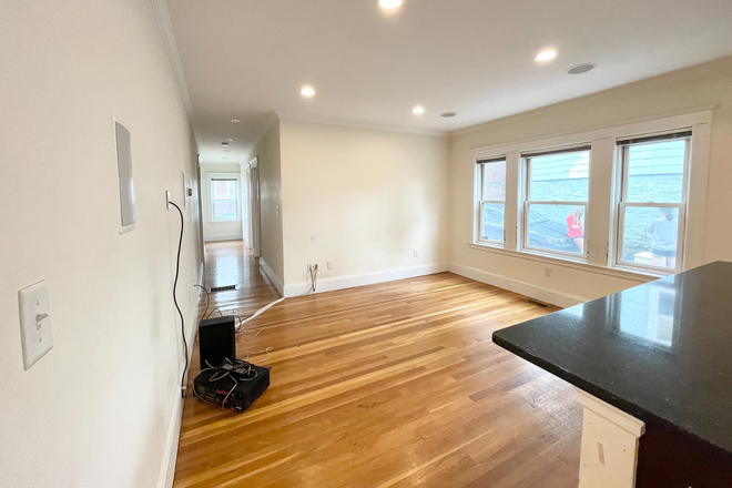 Call NOW for showings! 617-236-8550 - SUNSET ST - GORGEOUS RNOVATED 5BR ON MISSION HILL FOR *9/1/2026* W/ IN UNIT LNDRY, RNTL PRKNG, DECK! Apartments