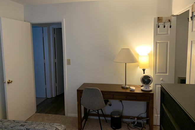 Bedroom - desk - Foxridge Apartment - Room for Fall 2026 sublet