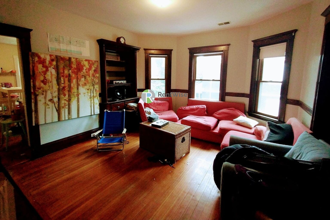 13 - Spacious and Bright 6 Bedroom /2 Bath Apt with NO BROKER FEE!