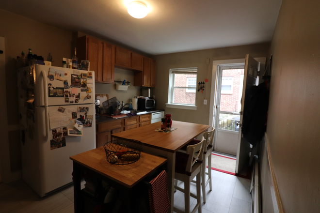 kitchen - Sunny Brighton 1 bed for July 1st - NO FEE! Apartments