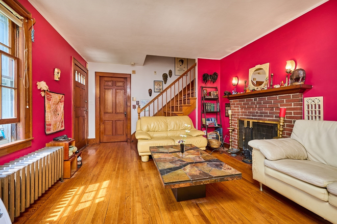 Living room - Bedroom in 4BR house by campus/Amherst center [AVAILABLE NOW OR SPRING 2025-26 ONLY, NOT 2026-27]