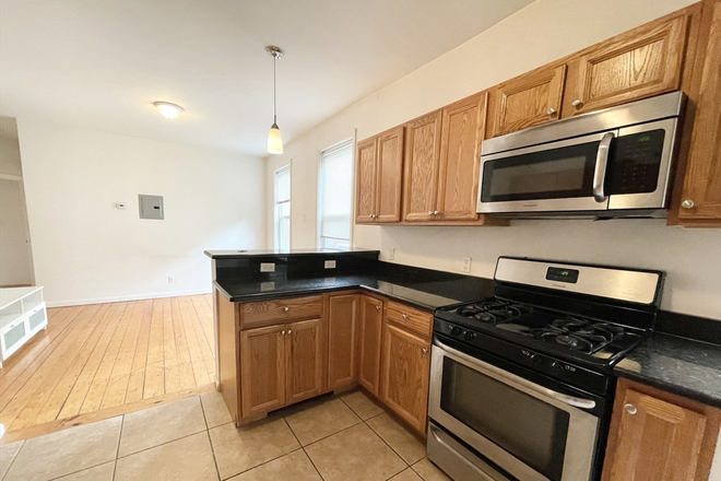 LIVING - 4 BED WITH IN UNIT LAUNDRY AVAIL. 9/1/25!