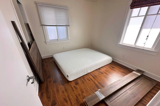 bedroom before furnishing (bedframe now included) - Central Pas apartment close to south and hillside campus