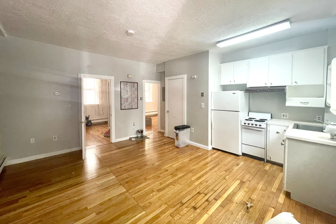 . - NO BROKER FEE - 2 bed / 2 bath - HEAT/HOT WATER INCLUDED - Avail 9/1/26!!! Apartments