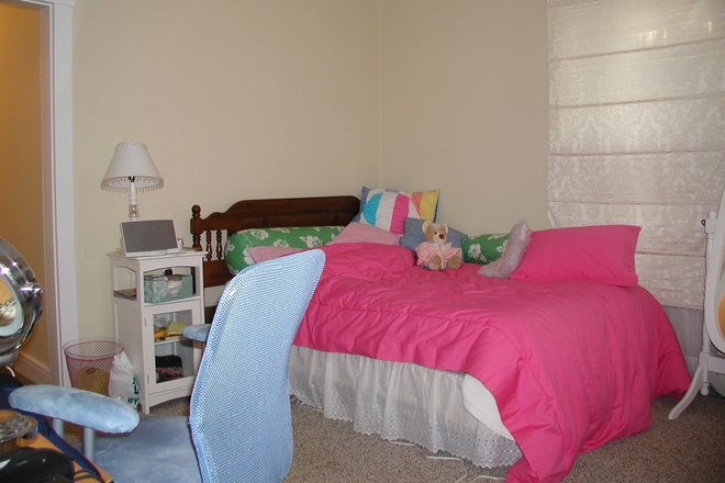 Bedroom - Charlestown Walk to I.H.P. Apartments