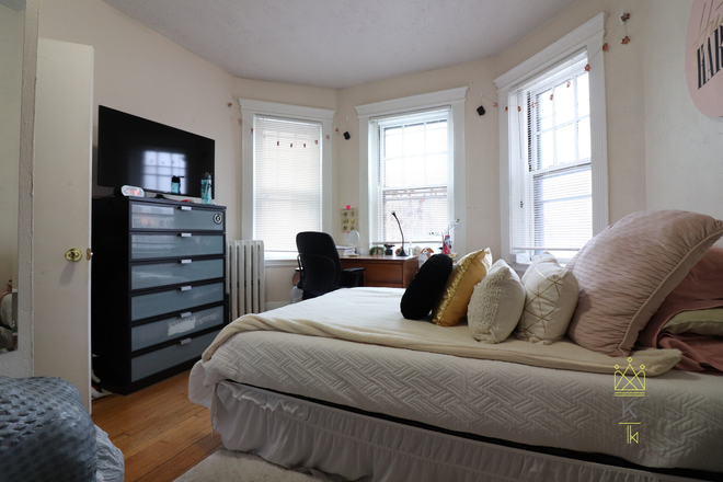 bedroom - Spacious 3-Bedroom Apartment in Fenway – Available 9/1