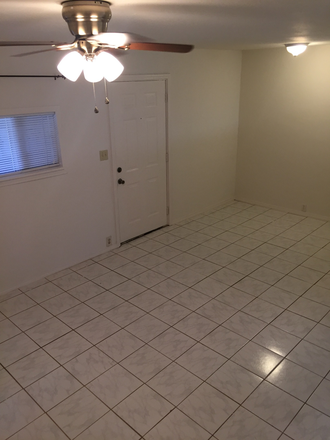 Living area view to front door - 1 Bedroom/1Bath Quaint and convenient location near the Museum district/Upper Kirby. Apartments