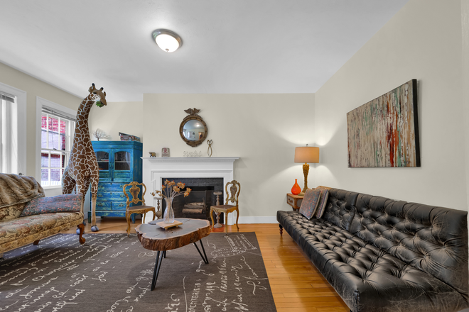 Unit 1 located on Chauncy St in Harvard Square - Beautiful 1 bed in Harvard Square