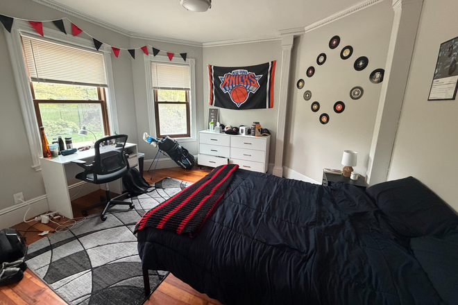 Bedroom to Rent - Mission Hill Apartment