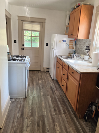 kiitchen - Furnished room for male-21 Birch Ave-Princeton House