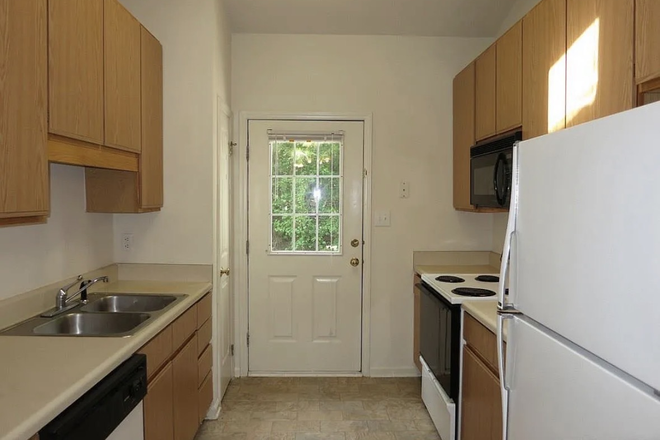 Kitchen - Ridgehaven townhomes