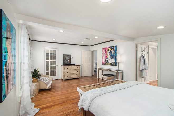 Primary Bedroom - 4b/3b home short bike to Campus