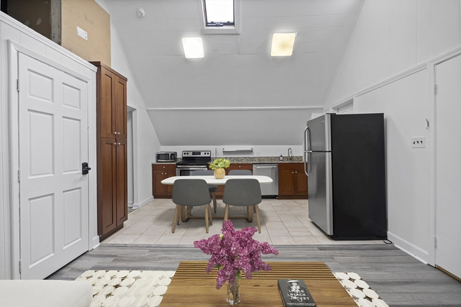 . - Renovated 3 Bed / 1 Bath near campus available 10/1/2025!!