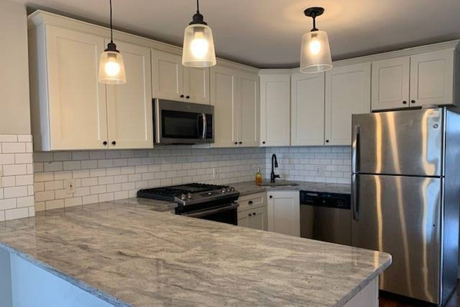 Call NOW for showings! 617-236-8550 - CHELSEA ST - *NO FEE* 2BR W/ DEN OR 3BR ON TOP FLR NEAR MBTA, MAVERICK W/ IN UNIT W/D FOR *9/1/2026* Apartments