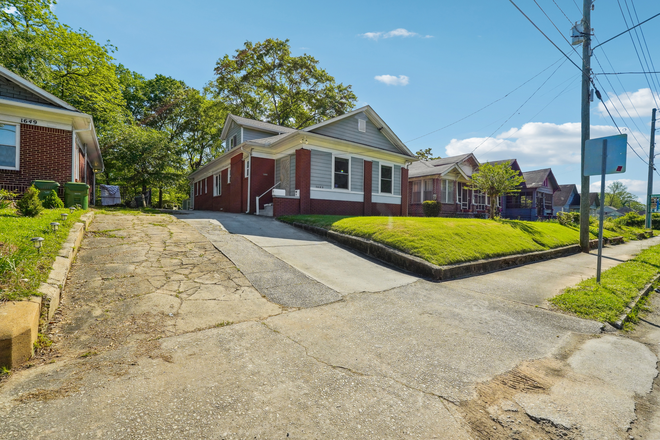 Duplex - front - Bedroom available in quiet 4-bed home near West Lake MARTA and I-20
