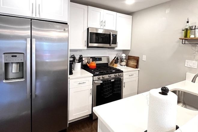 . - Modern 2 bed/2 bath - LAUNDRY IN UNIT -  avail 9/1!!! Apartments