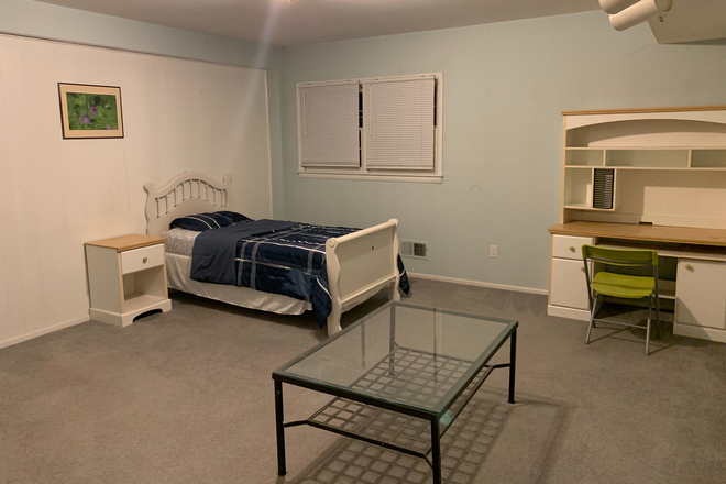 Large Bedroom. Quiet. - LARGE ROOM IN LUXURIOUS NEIGHBORHOOD House