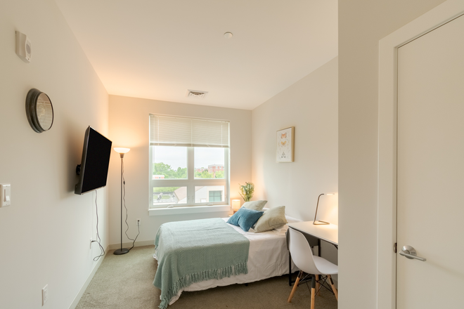 Bedroom - The Overlook – Furnished Rooms Apartments