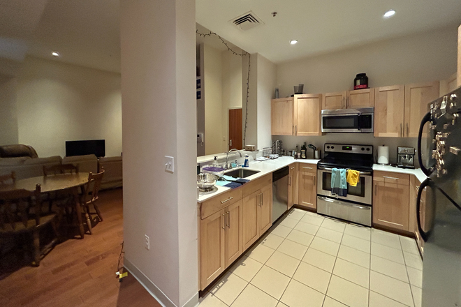 kitchen - 4 Bed 4 full bath, Central AC, Laundry in Building, Steps from Campus Apartments