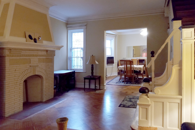 Shared Living Room - Private Room in Shared House, Ideal for CIS Engineers