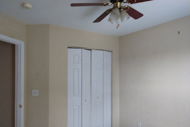 room - Close to MUSC and CofC Apartments