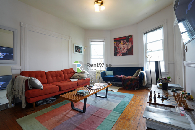 1 - SEPT 2026-Awesome JP 3 bed w/ office.EIK, D/W-Cat ok. NO FEE!