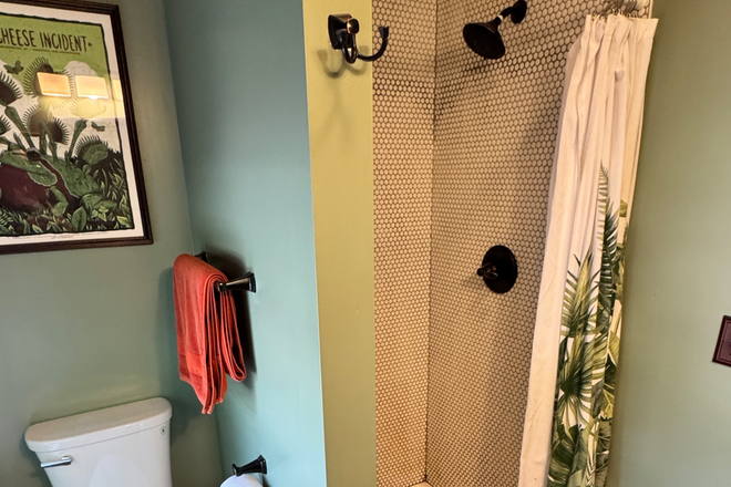 Bath - Garage studio apartment in Ogden