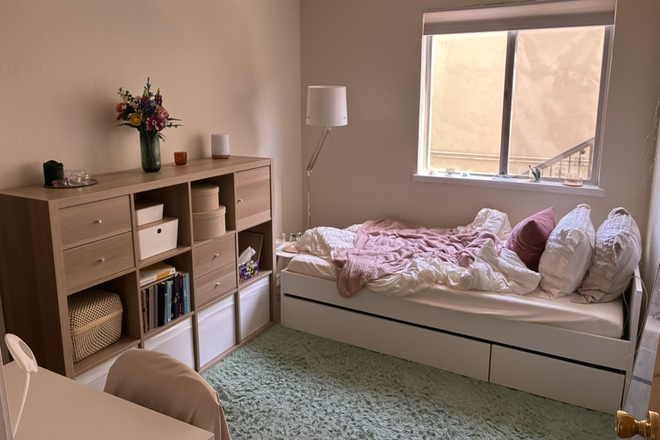 bedroom - $945 Room in North Berkeley (15 min Walk to Campus & BART)