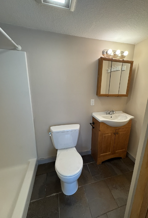 Bathroom, shared with 1 person - Room in Sunderland