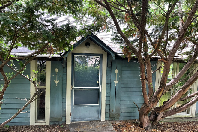 entry door - 1666 Broadway Historic 2 BR house adjacent to North Campus
