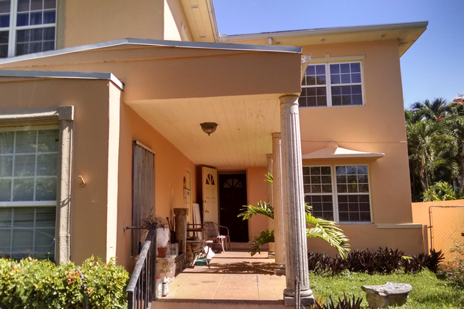 outside of duplex , door of apartment. - $1950 2 Beds in Roads.MedCampus/RSMAS by Rail/Bus.Pets OK.Near CocoGr .tx,, H2O incld.