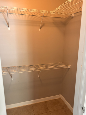 Walk in closet - Oaks of Boca