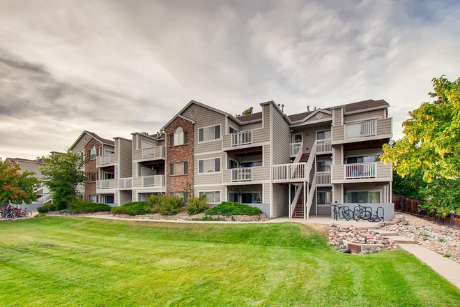 Great location just steps to tunnel onto campus. - Half Block from Campus! Gorgeous 2 bed 2 bath!