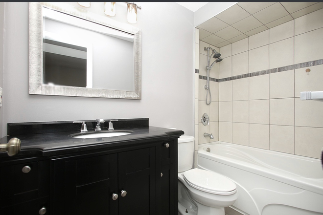 Shared Bathroom with Tub/Shower - 1 Furnished Bdrm in 3 Bdrm Townhouse Shared Kitchen and Bathroom Laundry, Utilities and WiFi  incl