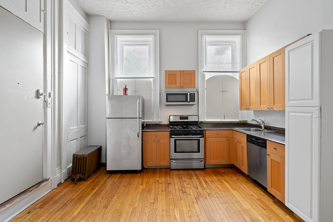 Entry - 2419 Vine St Apartments