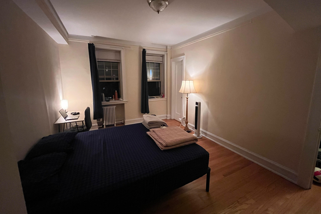 Bedroom - Amazingly spacious house close to the Northwestern/ Kellogg campus