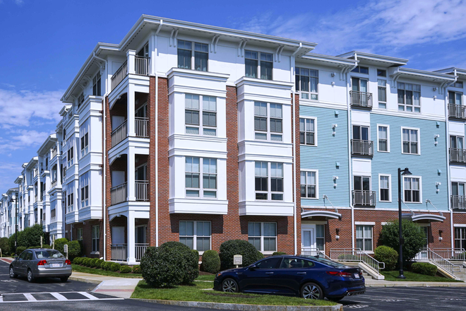 Exterior - Newly renovated penthouse condo in tranquil setting. 29 minute bus to Harvard.