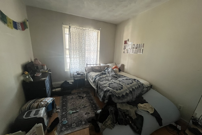 Bedroom for rent. - Room for Rent South Huntington Ave Apartments