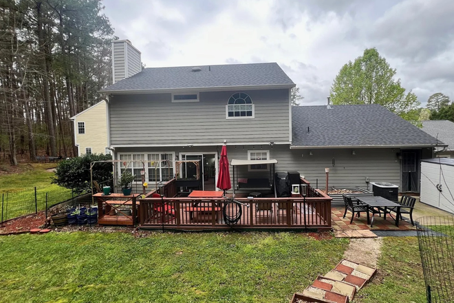 Patio off kitchen - 3 Bedroom 2.25 Bath in Quiet Neighborhood House