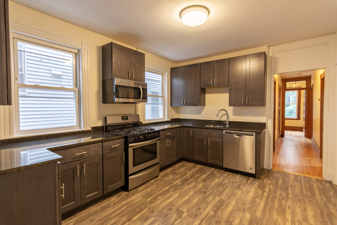 Call NOW for showings! 617-236-8600 - PARKER HILL TERR - GORGEOUSLY REMODELED 4BR/1BA ON MISSION HILL FOR *9/1/2025* W/ IN UNIT LNDRY, DW!
