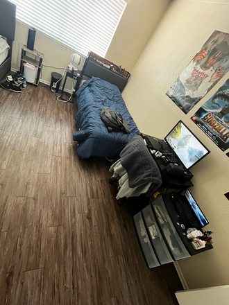 Bedroom - UNIVERSITY RIVERSIDE GARDENS, Apartment close to campus